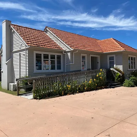 Whole House, Amohau St Opposite Trade Central - 3 Bedrooms, Sleeps Up To 6, 5 Beds, Wheel Chair Friendly