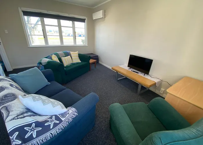 Whole House, Amohau St Opposite Trade - 3 Bedrooms, Sleeps Up To 6, 5 Beds, Wheel Chair Friendly * Rotorua