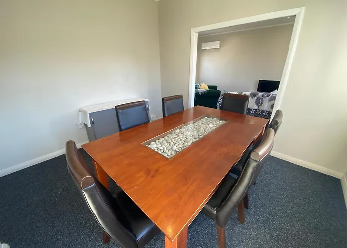 Whole House, Amohau St Opposite Trade - 3 Bedrooms, Sleeps Up To 6, 5 Beds, Wheel Chair Friendly Holiday home