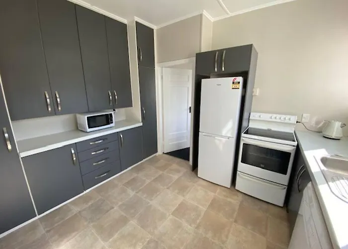 Whole House, Amohau St Opposite Trade - 3 Bedrooms, Sleeps Up To 6, 5 Beds, Wheel Chair Friendly Rotorua