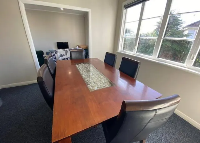 Whole House, Amohau St Opposite Trade - 3 Bedrooms, Sleeps Up To 6, 5 Beds, Wheel Chair Friendly Rotorua