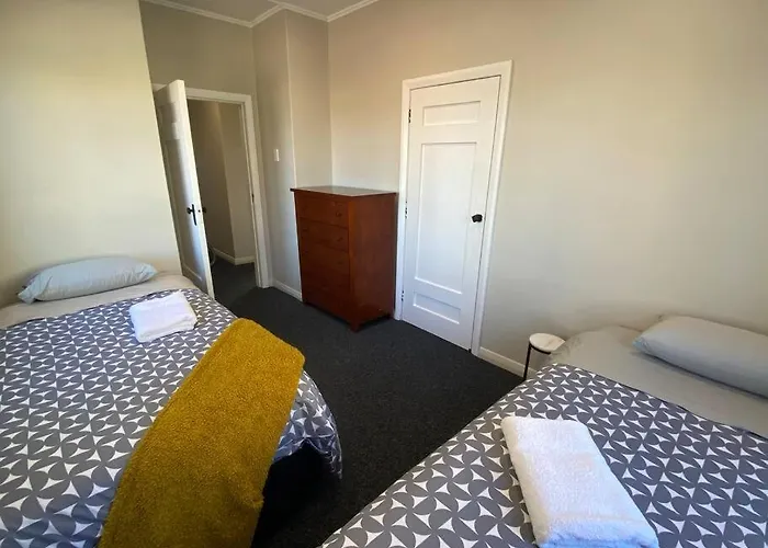 Holiday home Whole House, Amohau St Opposite Trade - 3 Bedrooms, Sleeps Up To 6, 5 Beds, Wheel Chair Friendly