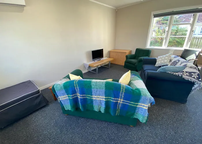 Whole House, Amohau St Opposite Trade - 3 Bedrooms, Sleeps Up To 6, 5 Beds, Wheel Chair Friendly Holiday home *