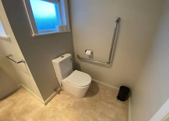 Whole House, Amohau St Opposite Trade - 3 Bedrooms, Sleeps Up To 6, 5 Beds, Wheel Chair Friendly