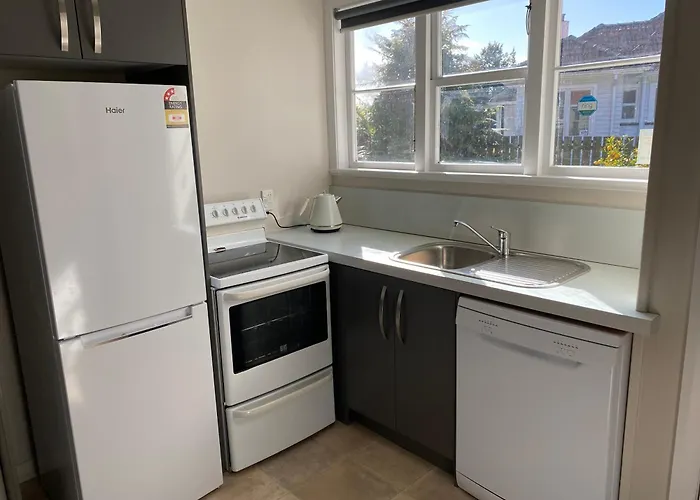 Whole House, Amohau St Opposite Trade - 3 Bedrooms, Sleeps Up To 6, 5 Beds, Wheel Chair Friendly Rotorua