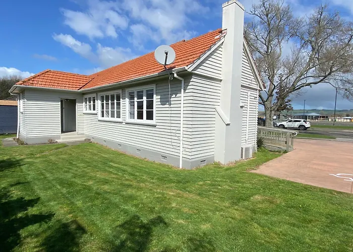Whole House, Amohau St Opposite Trade - 3 Bedrooms, Sleeps Up To 6, 5 Beds, Wheel Chair Friendly