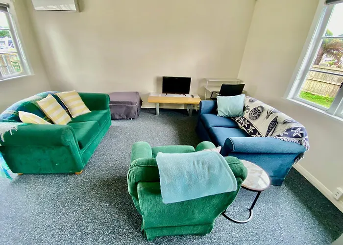 Holiday home Whole House, Amohau St Opposite Trade - 3 Bedrooms, Sleeps Up To 6, 5 Beds, Wheel Chair Friendly